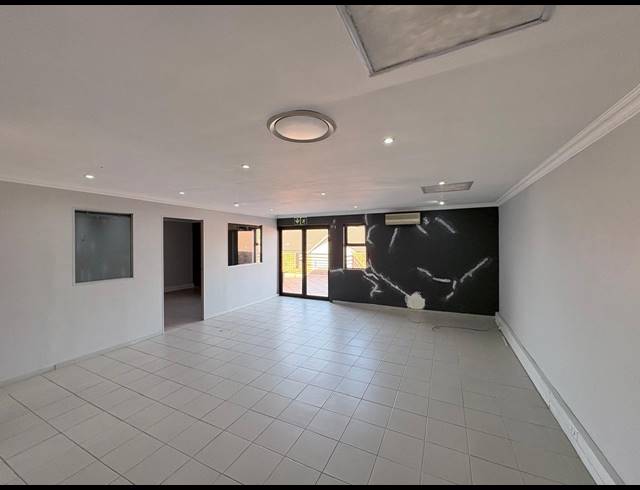 113M² OFFICE TO LET IN FOURWAYS